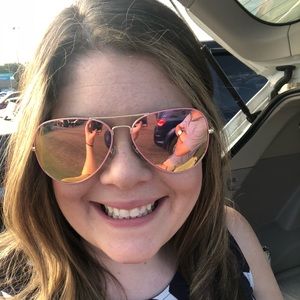 Meet your Posher, Casey